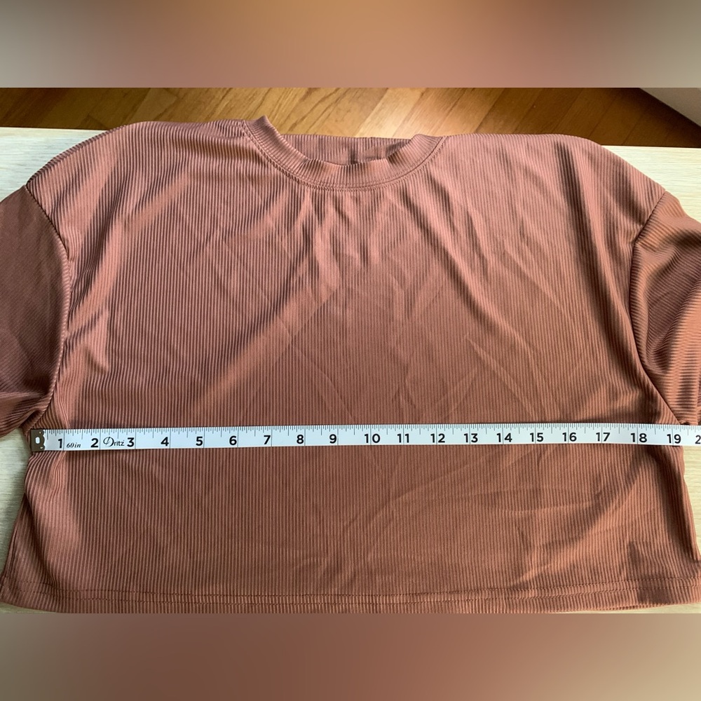 Women’s Brown, Crew Neck, Short Sleeve, Ribbed Crop Top. Brand New-Never Worn. - Picture 5 of 5